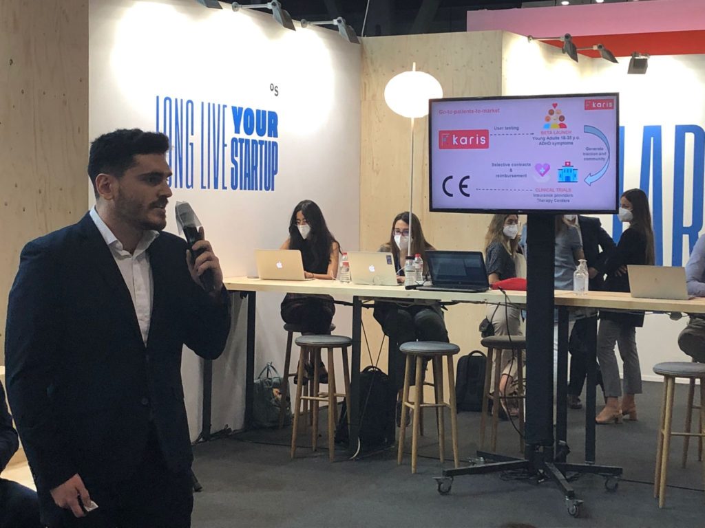 David Garrido, Co-Founder of Karis in the Vision Health Pioneers Incubator, pitches his Berlin startup to an audience at 4YFN in Barcelona 