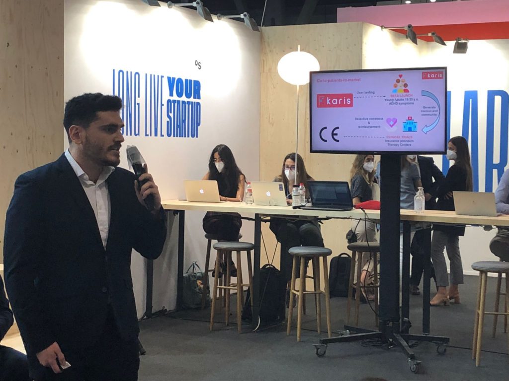 David Garrido, Co-Founder of Karis in the Vision Health Pioneers Incubator, pitches his Berlin startup to an audience at 4YFN in Barcelona